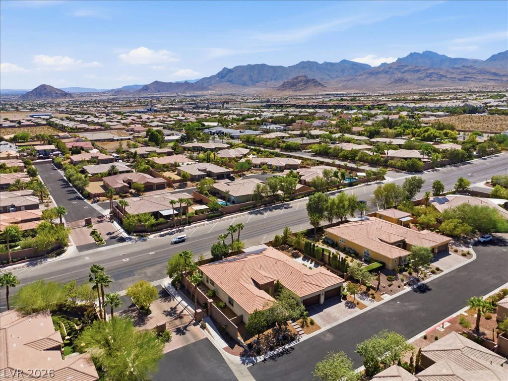 9727 Shimmering Falls, Las Vegas, NV 89149