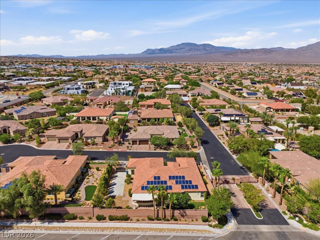9727 Shimmering Falls, Las Vegas, NV 89149
