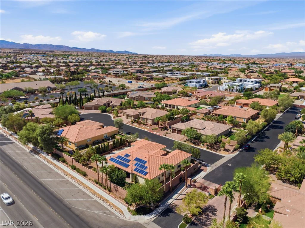 9727 Shimmering Falls, Las Vegas, NV 89149