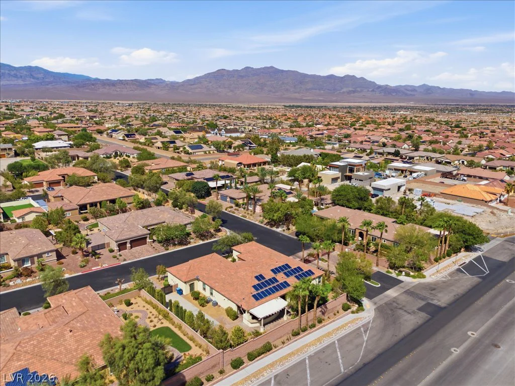 9727 Shimmering Falls, Las Vegas, NV 89149