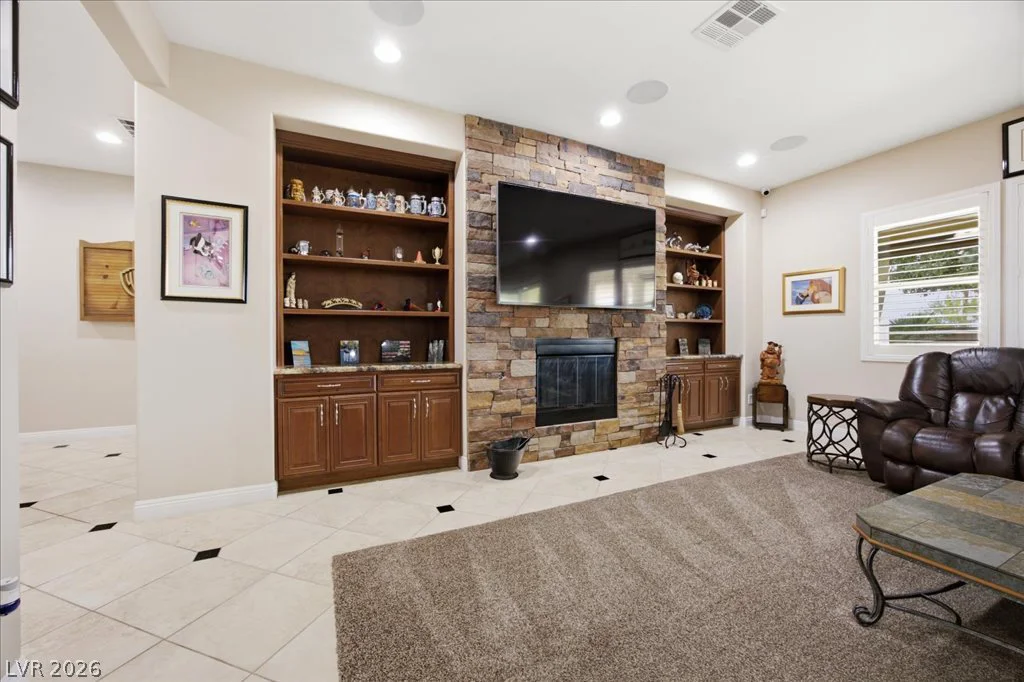 9727 Shimmering Falls, Las Vegas, NV 89149