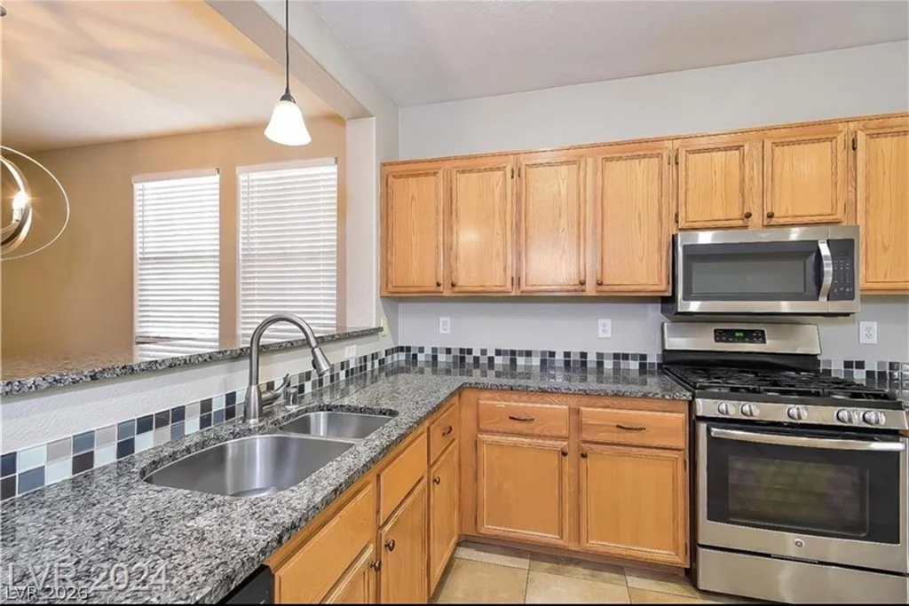 5012 Charlo, Las Vegas, NV 89131
