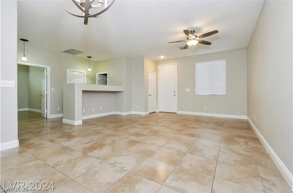 5012 Charlo, Las Vegas, NV 89131