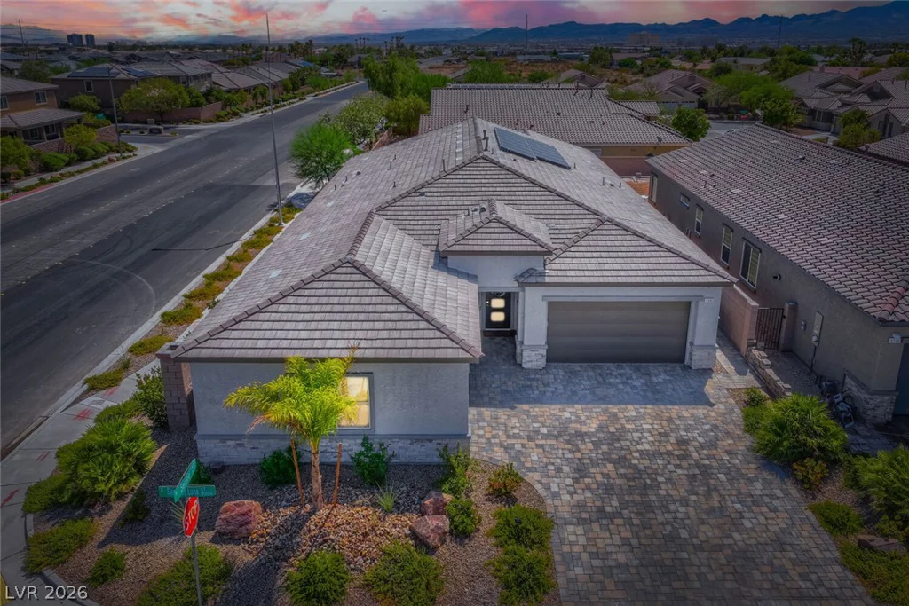 9306 Sierra De Luna, Las Vegas, NV 89139