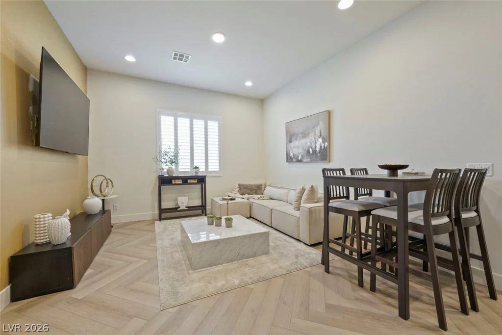 9306 Sierra De Luna, Las Vegas, NV 89139