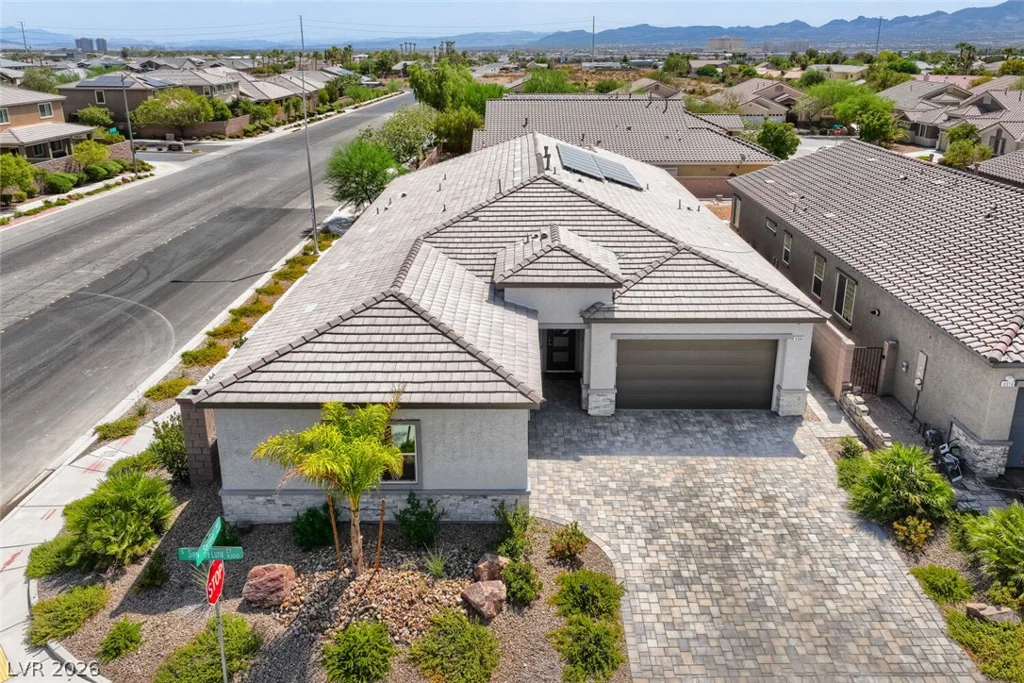 9306 Sierra De Luna, Las Vegas, NV 89139