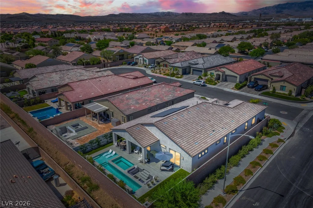 9306 Sierra De Luna, Las Vegas, NV 89139