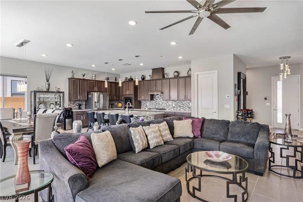 7441 Deschutes, Las Vegas, NV 89129