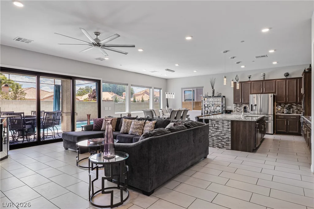 7441 Deschutes, Las Vegas, NV 89129