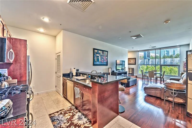 4585 Dean Martin, Las Vegas, NV 89103