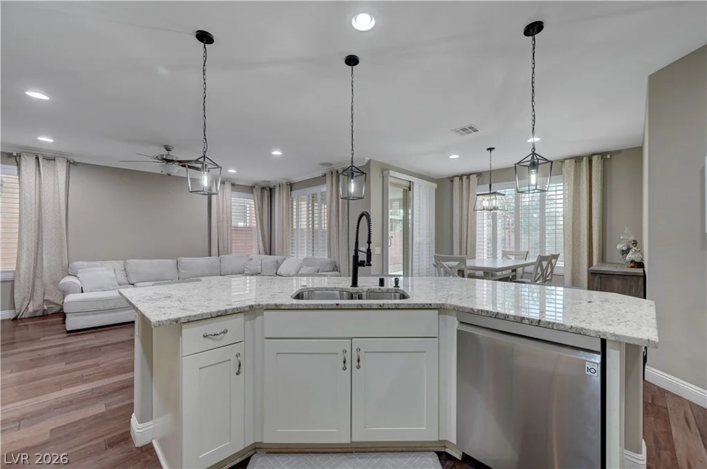 7694 Canyon Diablo, Las Vegas, NV 89179