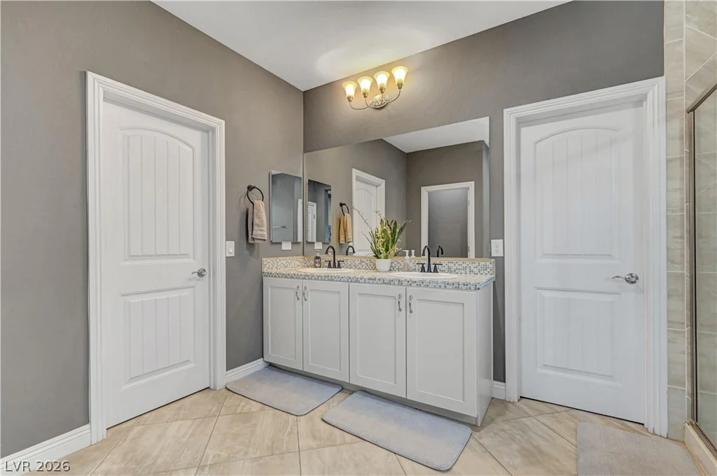 7694 Canyon Diablo, Las Vegas, NV 89179