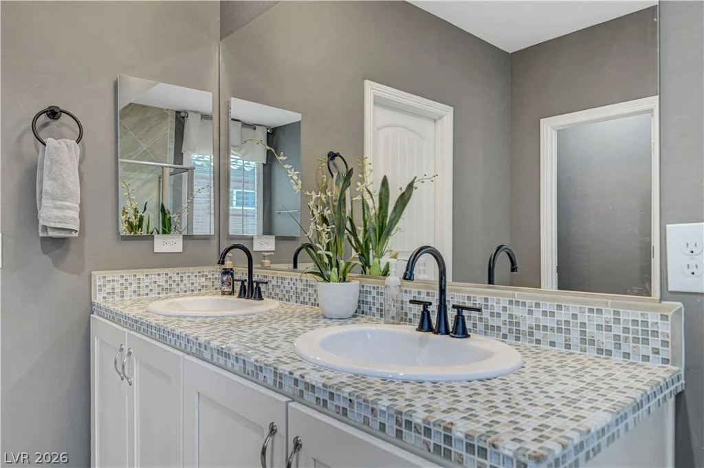 7694 Canyon Diablo, Las Vegas, NV 89179