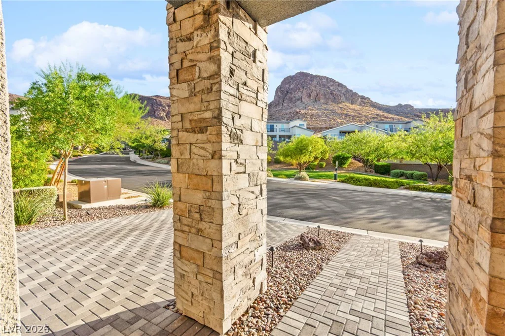 1948 Regal Bluff, Henderson, NV 89052