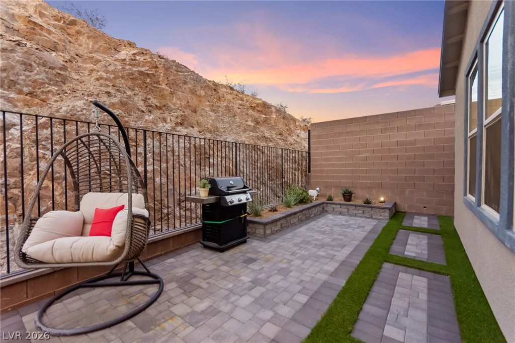 1948 Regal Bluff, Henderson, NV 89052