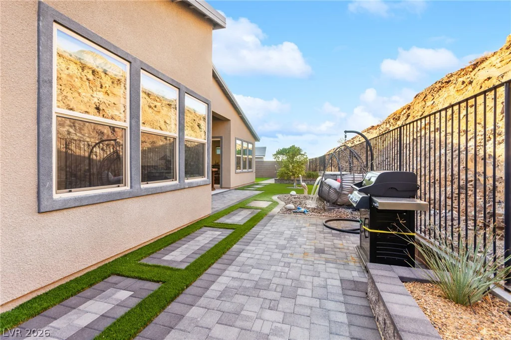 1948 Regal Bluff, Henderson, NV 89052