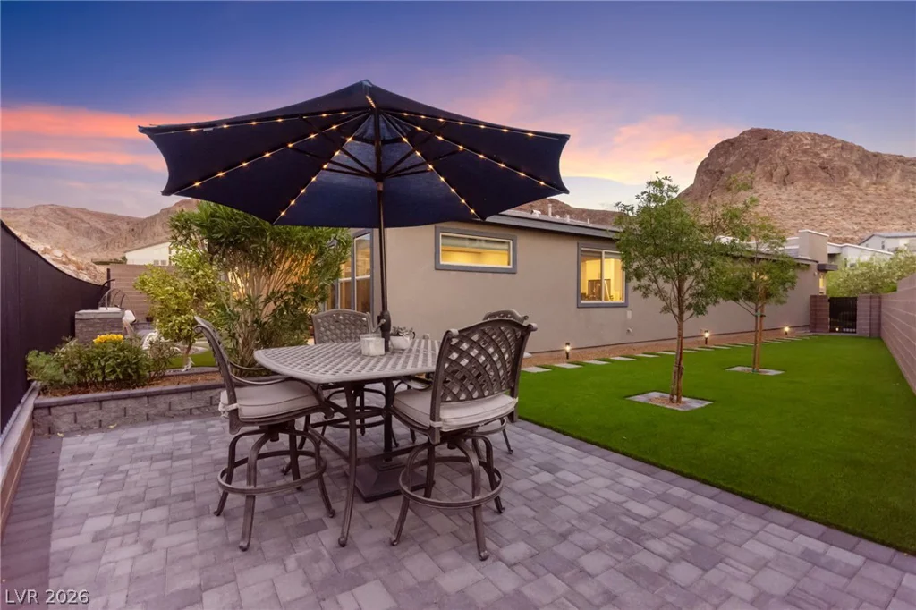 1948 Regal Bluff, Henderson, NV 89052