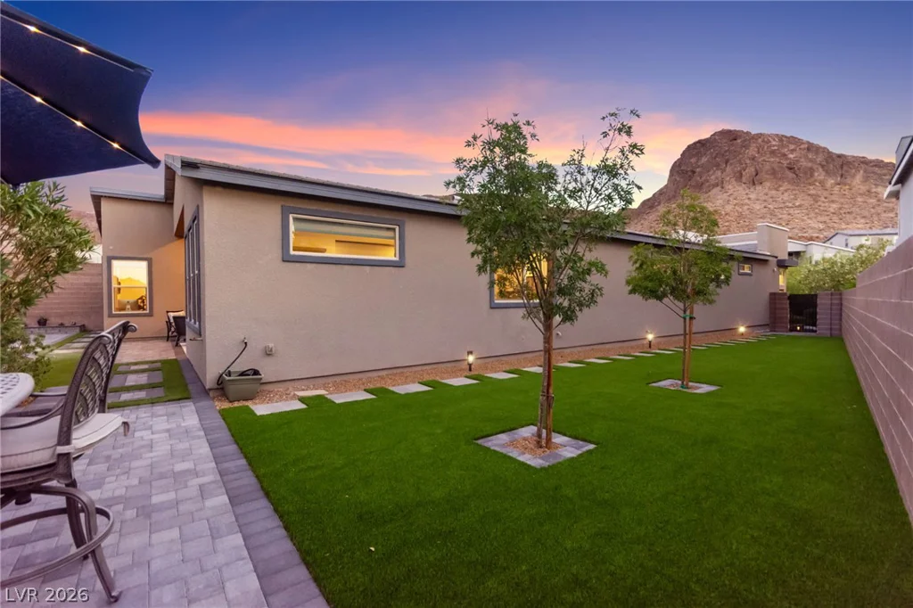 1948 Regal Bluff, Henderson, NV 89052
