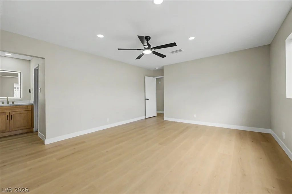 324 Lakehurst, Las Vegas, NV 89145