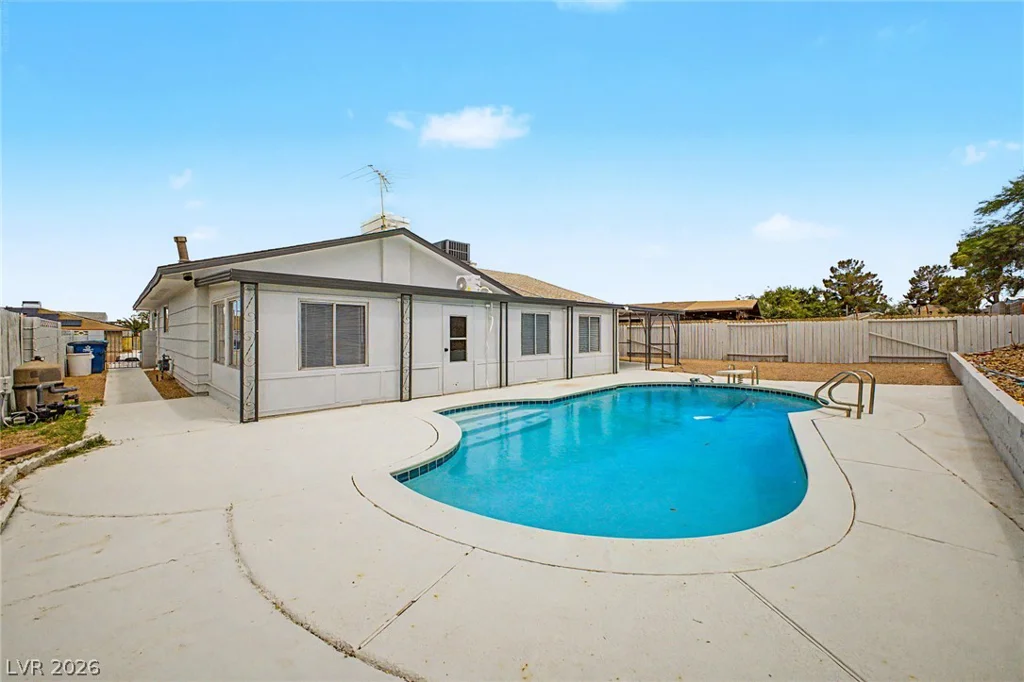 324 Lakehurst, Las Vegas, NV 89145