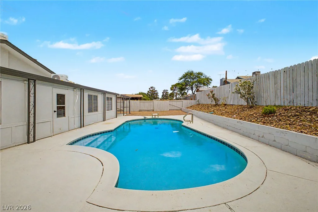 324 Lakehurst, Las Vegas, NV 89145