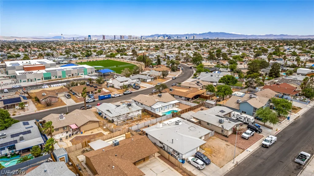 324 Lakehurst, Las Vegas, NV 89145