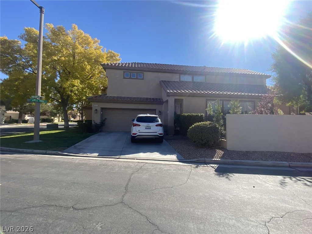 9329 Eagle Ridge, Las Vegas, NV 89134