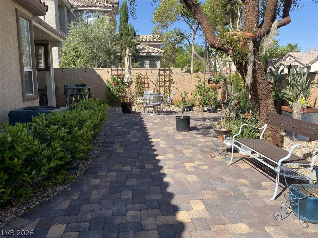 9329 Eagle Ridge, Las Vegas, NV 89134