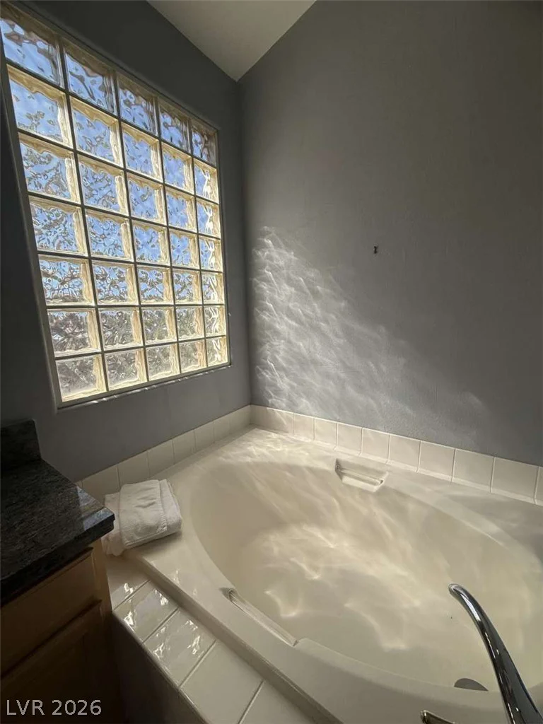9329 Eagle Ridge, Las Vegas, NV 89134