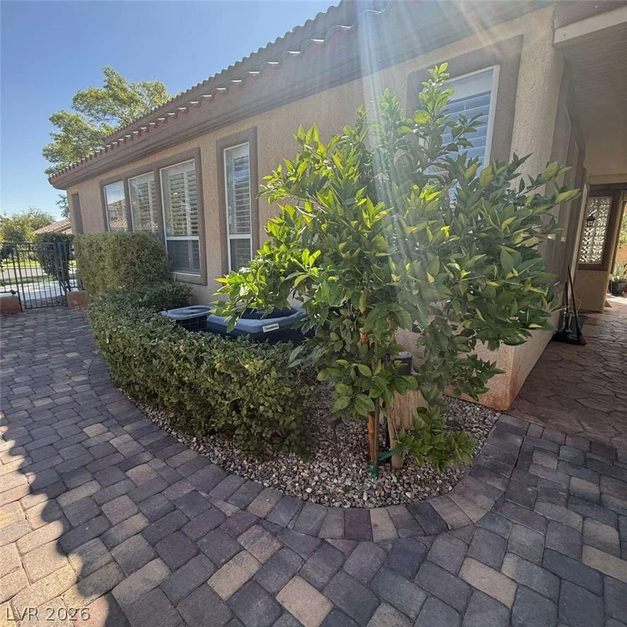 9329 Eagle Ridge, Las Vegas, NV 89134