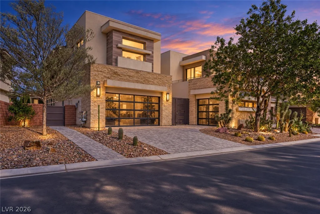 70 Grey Feather, Las Vegas, NV 89135