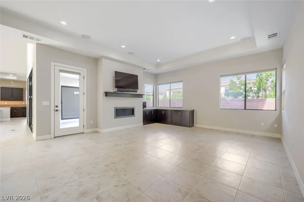 70 Grey Feather, Las Vegas, NV 89135