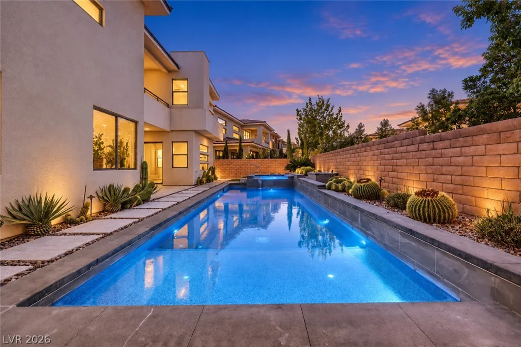 70 Grey Feather, Las Vegas, NV 89135
