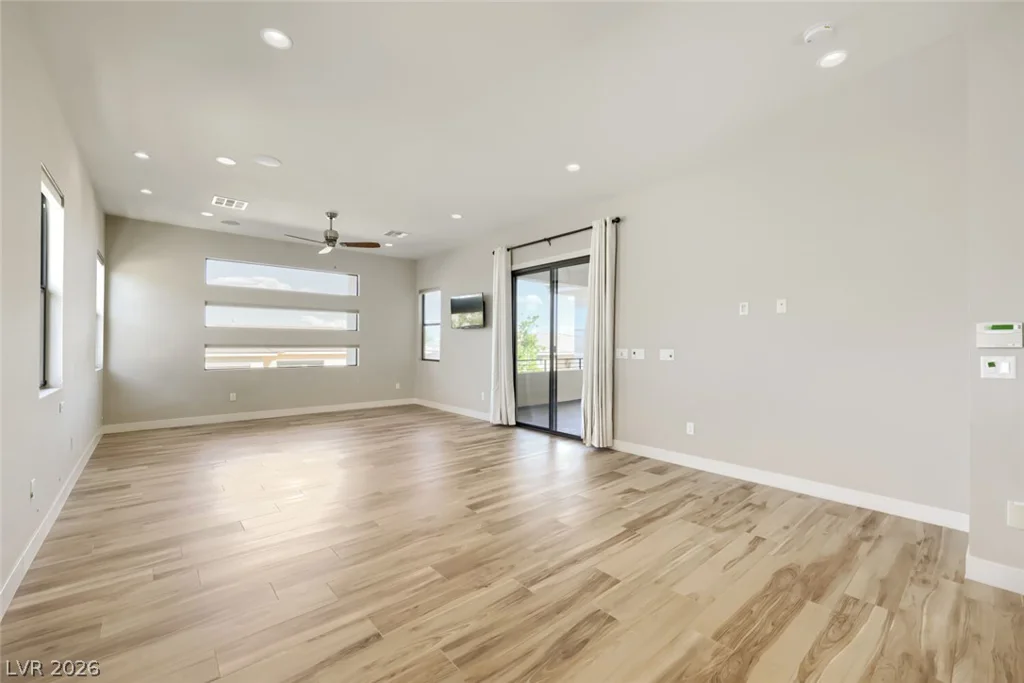 70 Grey Feather, Las Vegas, NV 89135