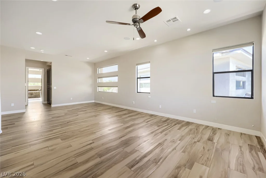 70 Grey Feather, Las Vegas, NV 89135