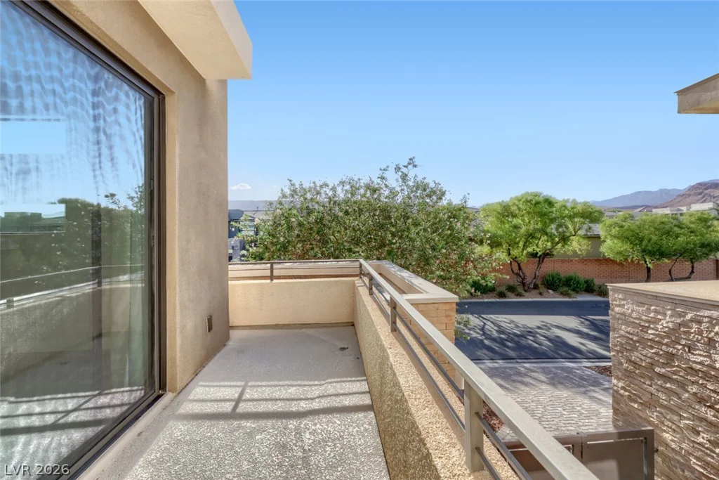 70 Grey Feather, Las Vegas, NV 89135