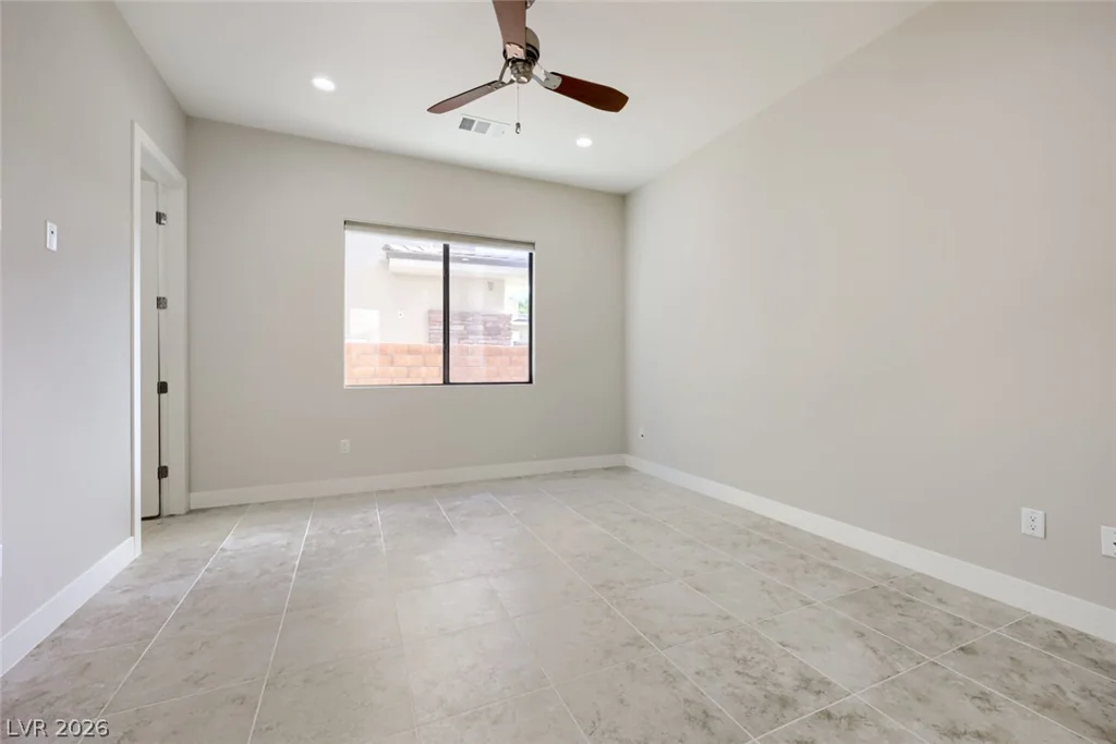 70 Grey Feather, Las Vegas, NV 89135