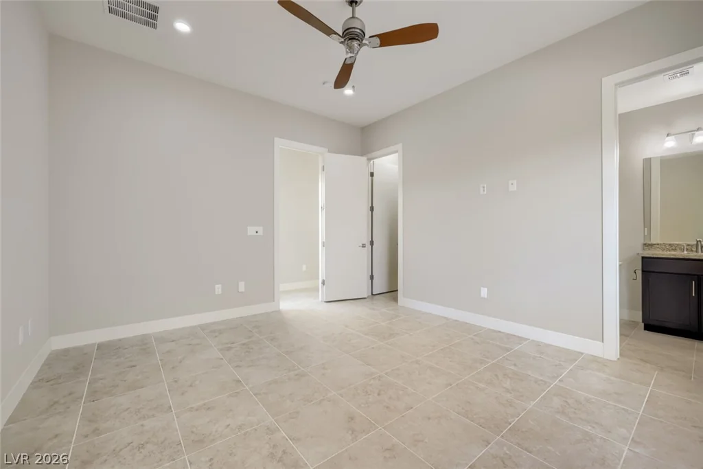 70 Grey Feather, Las Vegas, NV 89135