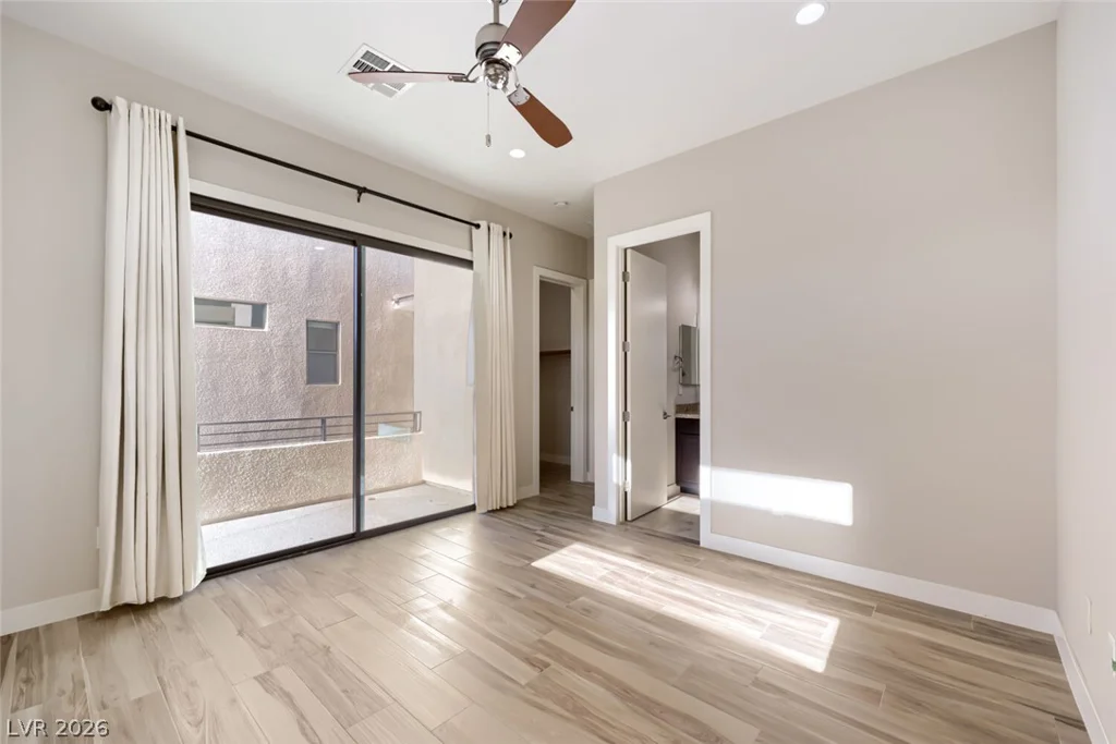 70 Grey Feather, Las Vegas, NV 89135