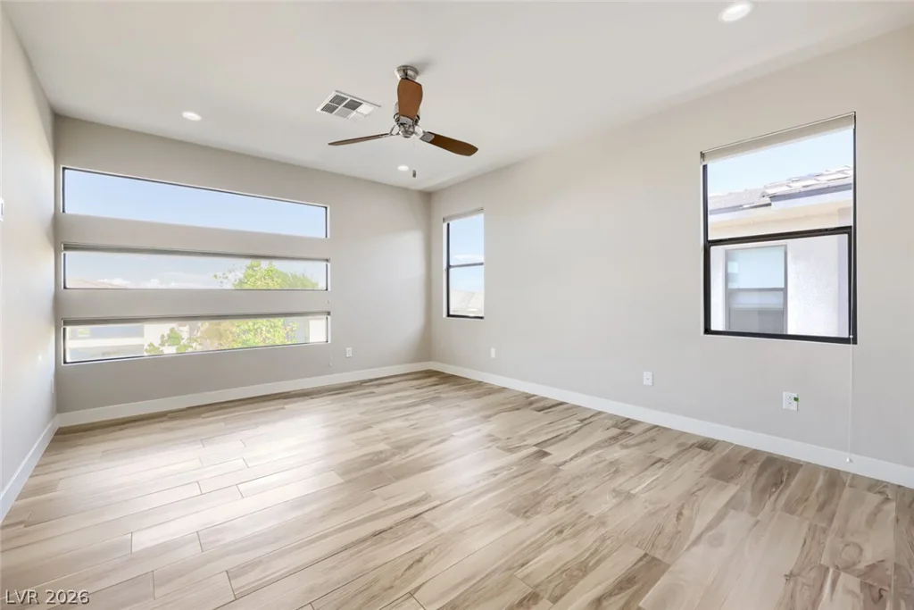 70 Grey Feather, Las Vegas, NV 89135