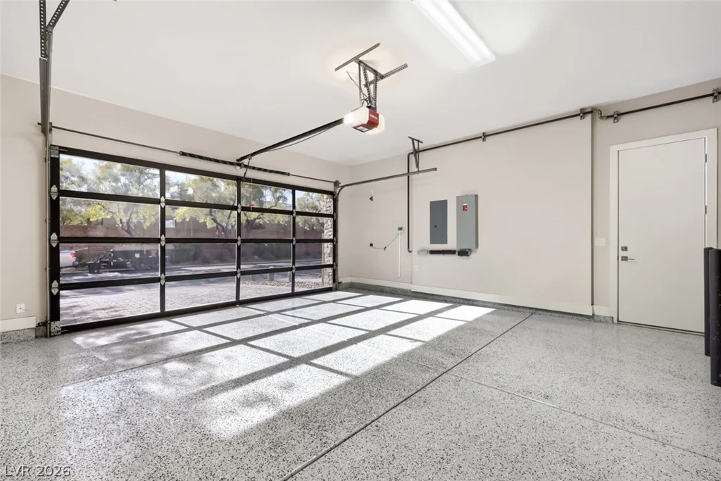 70 Grey Feather, Las Vegas, NV 89135