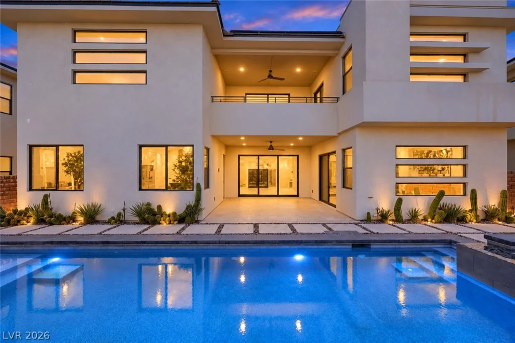 70 Grey Feather, Las Vegas, NV 89135