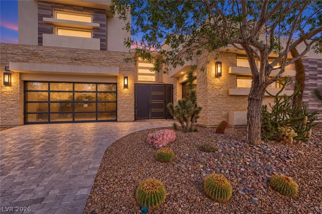 70 Grey Feather, Las Vegas, NV 89135