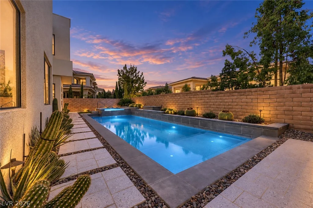 70 Grey Feather, Las Vegas, NV 89135