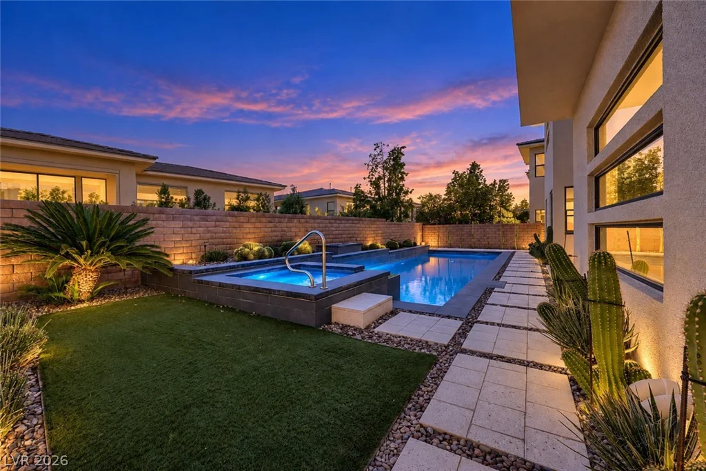 70 Grey Feather, Las Vegas, NV 89135