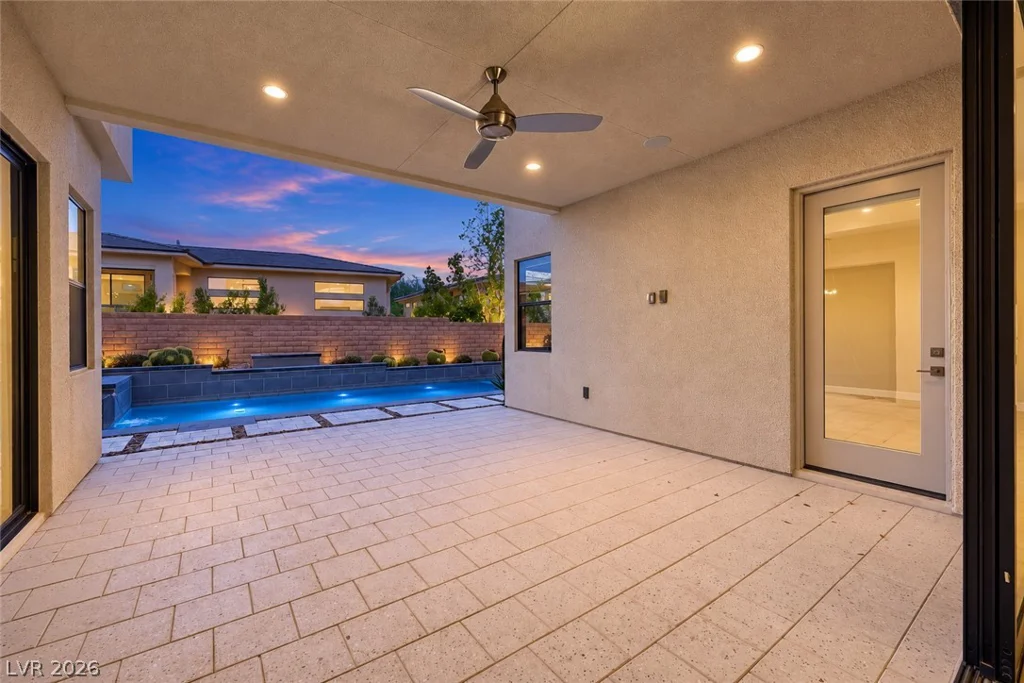 70 Grey Feather, Las Vegas, NV 89135