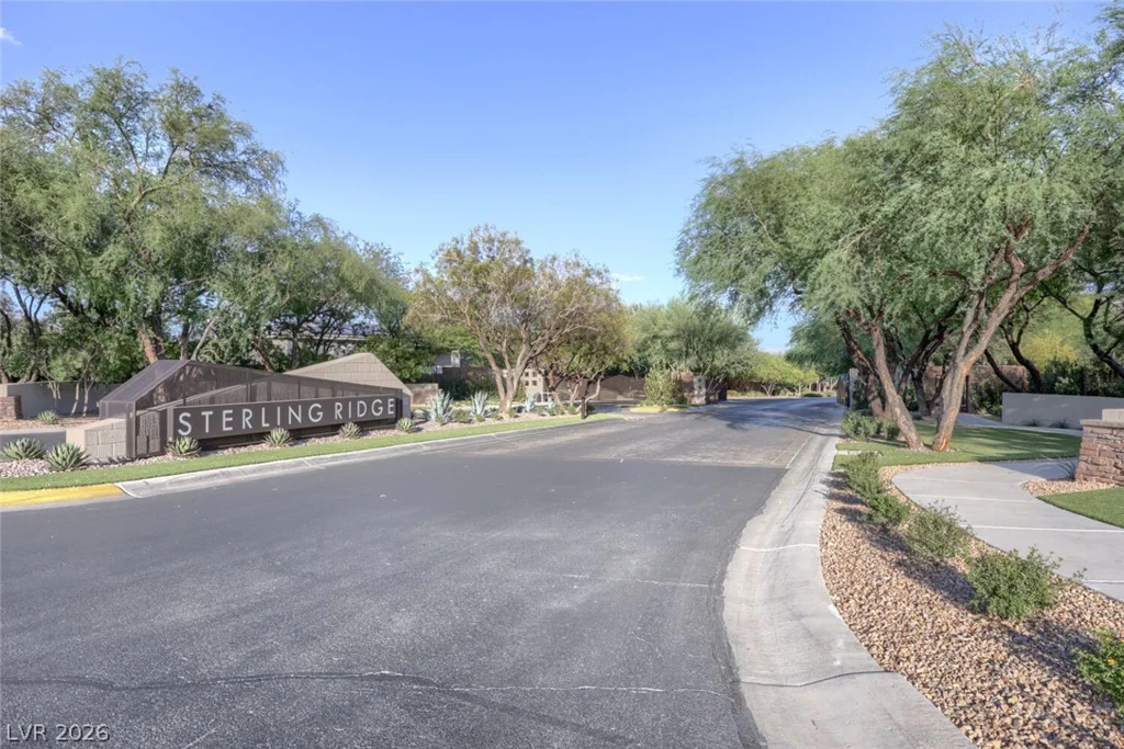 70 Grey Feather, Las Vegas, NV 89135