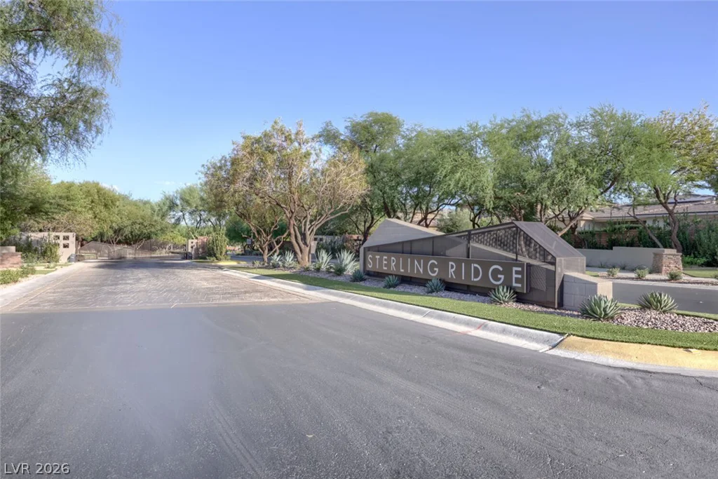 70 Grey Feather, Las Vegas, NV 89135