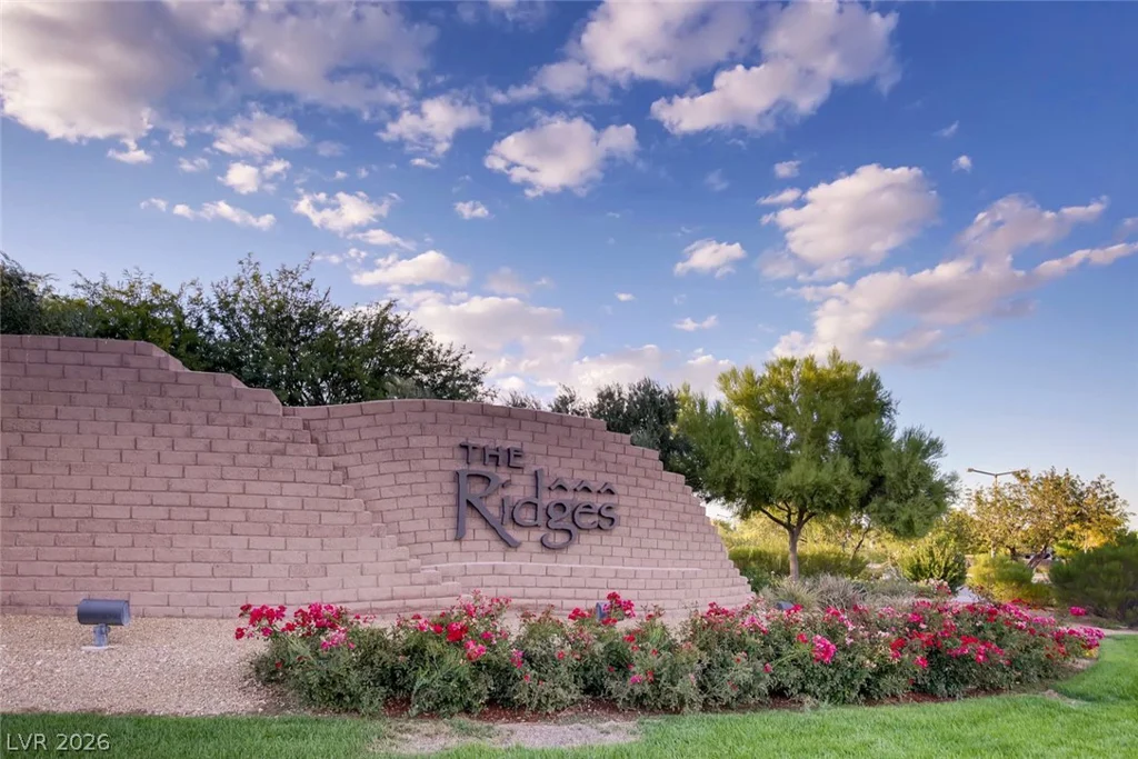 70 Grey Feather, Las Vegas, NV 89135