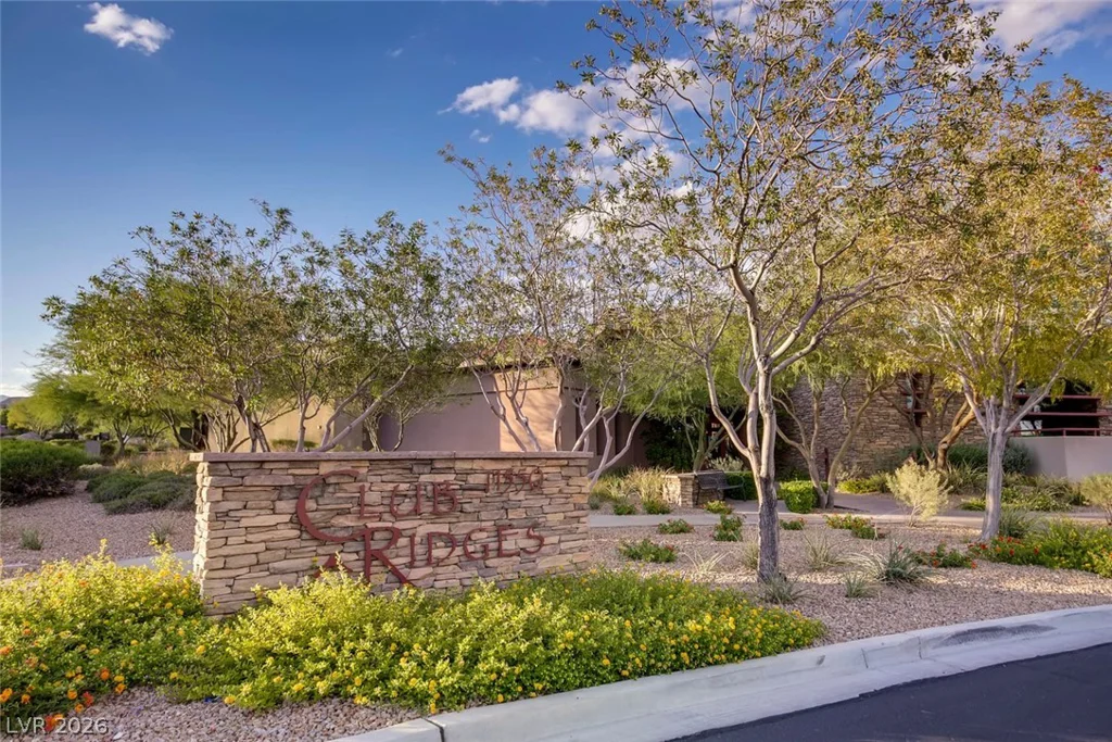 70 Grey Feather, Las Vegas, NV 89135